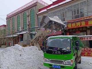 河北霸州：雪霽清掃忙